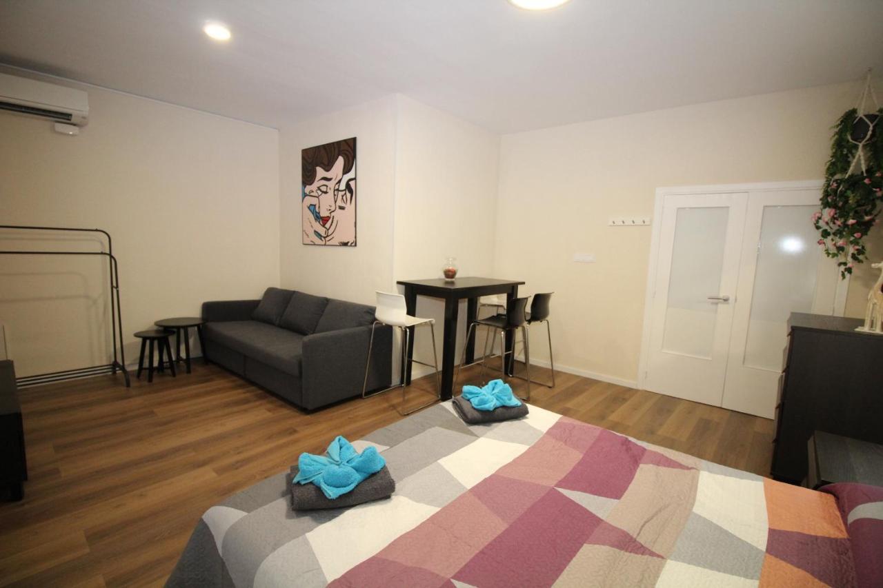 Urgel Habitaciones Barcelona Exterior foto
