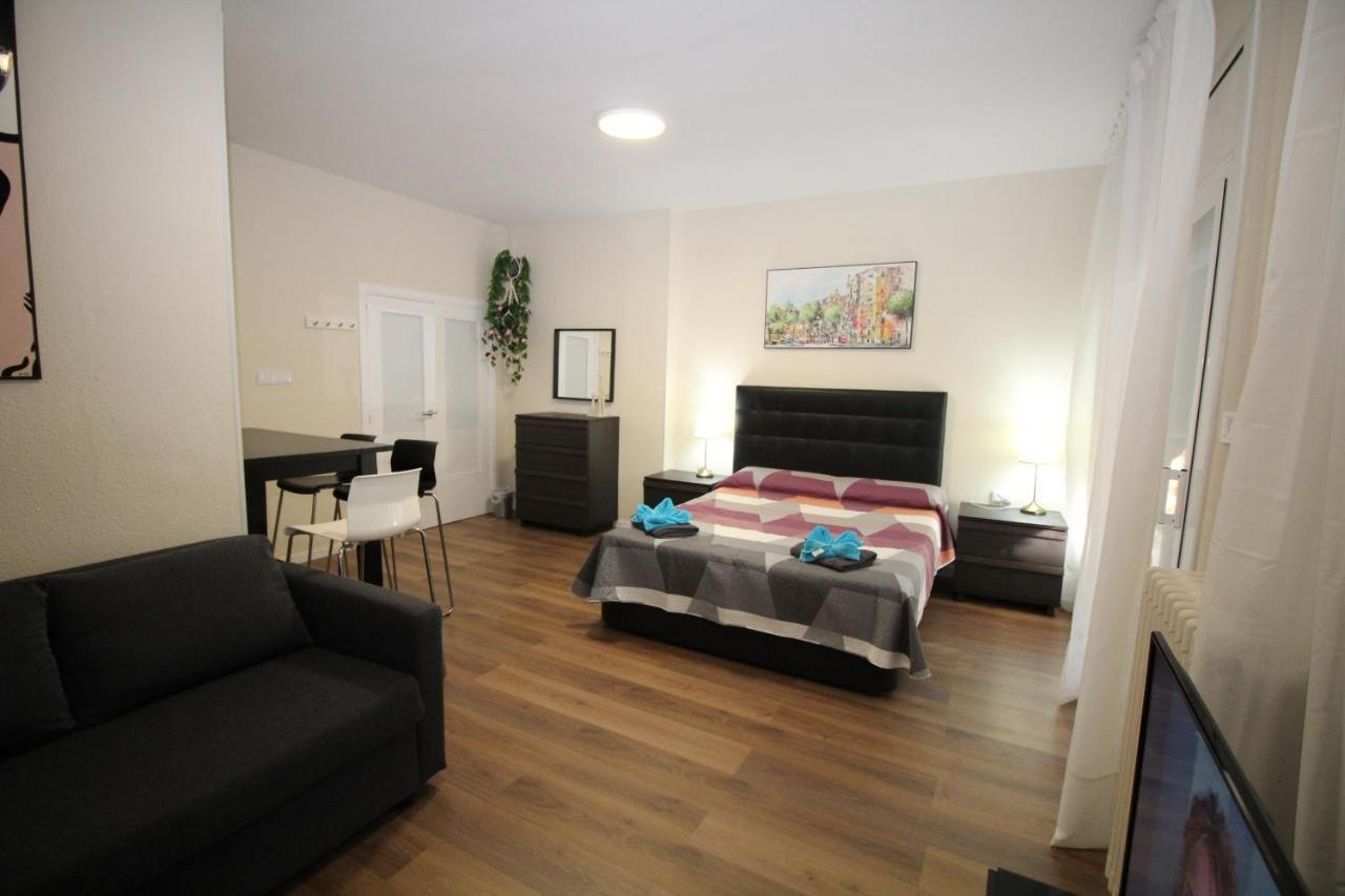 Urgel Habitaciones Barcelona Exterior foto