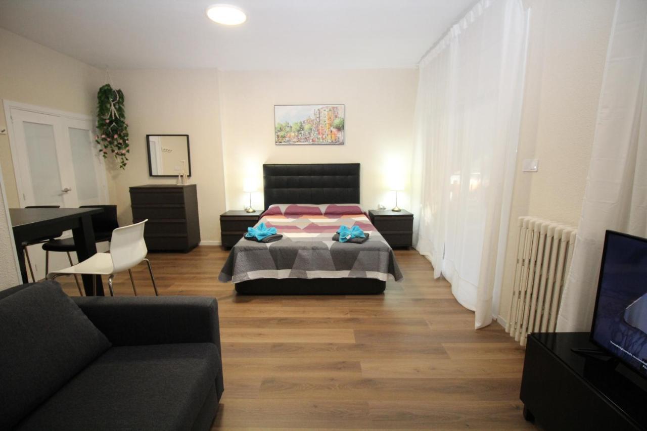 Urgel Habitaciones Barcelona Exterior foto